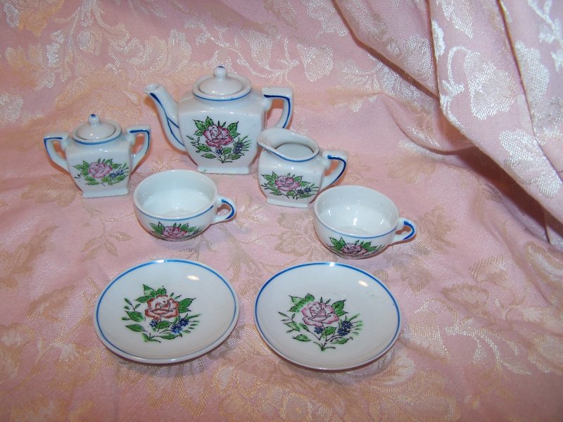 With Box 13 Pieces Details about   Vintage Child’s Miniature Toy China Tea Set Made in Japan 