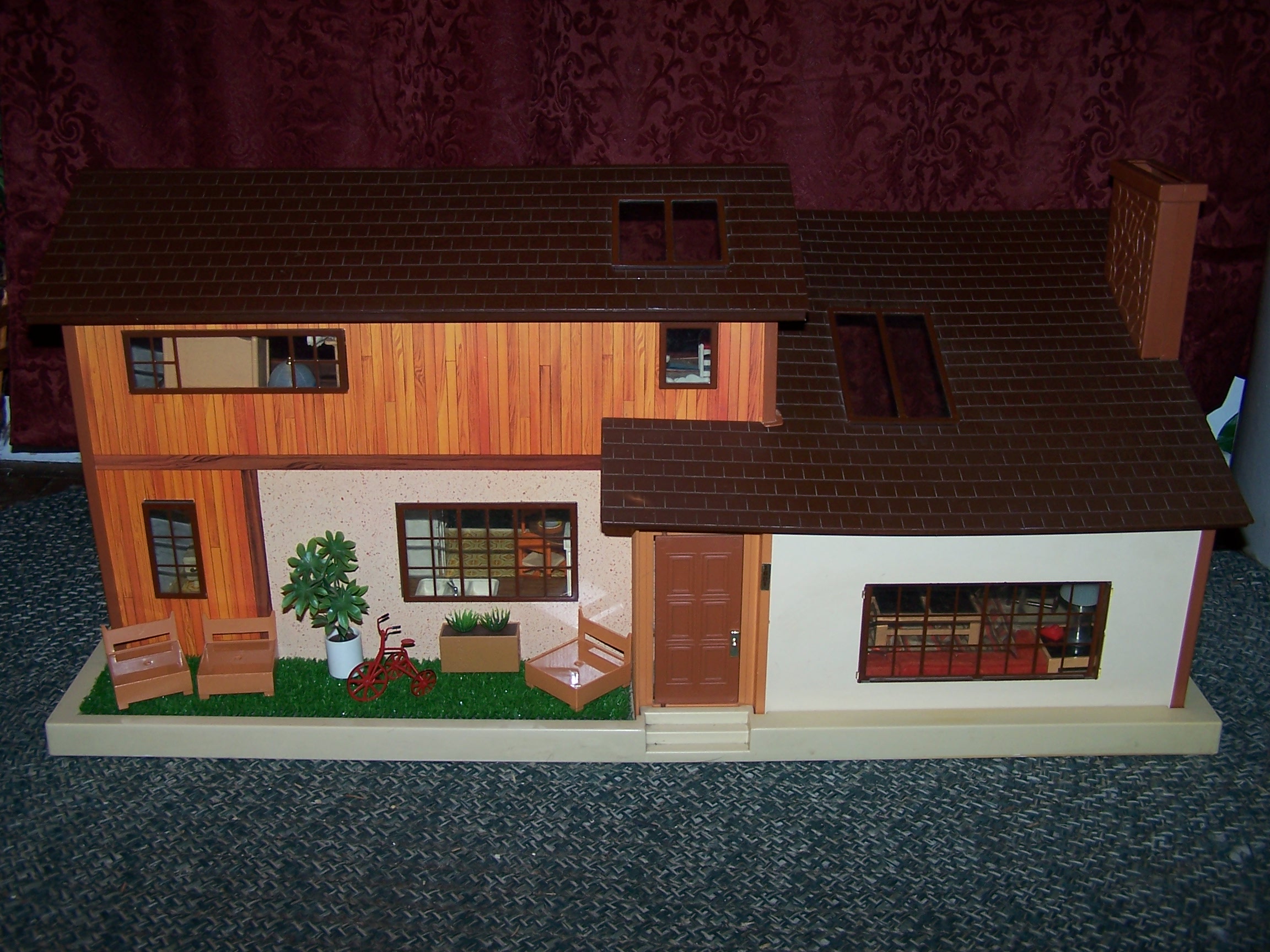 Dollhouse w Furniture, Family