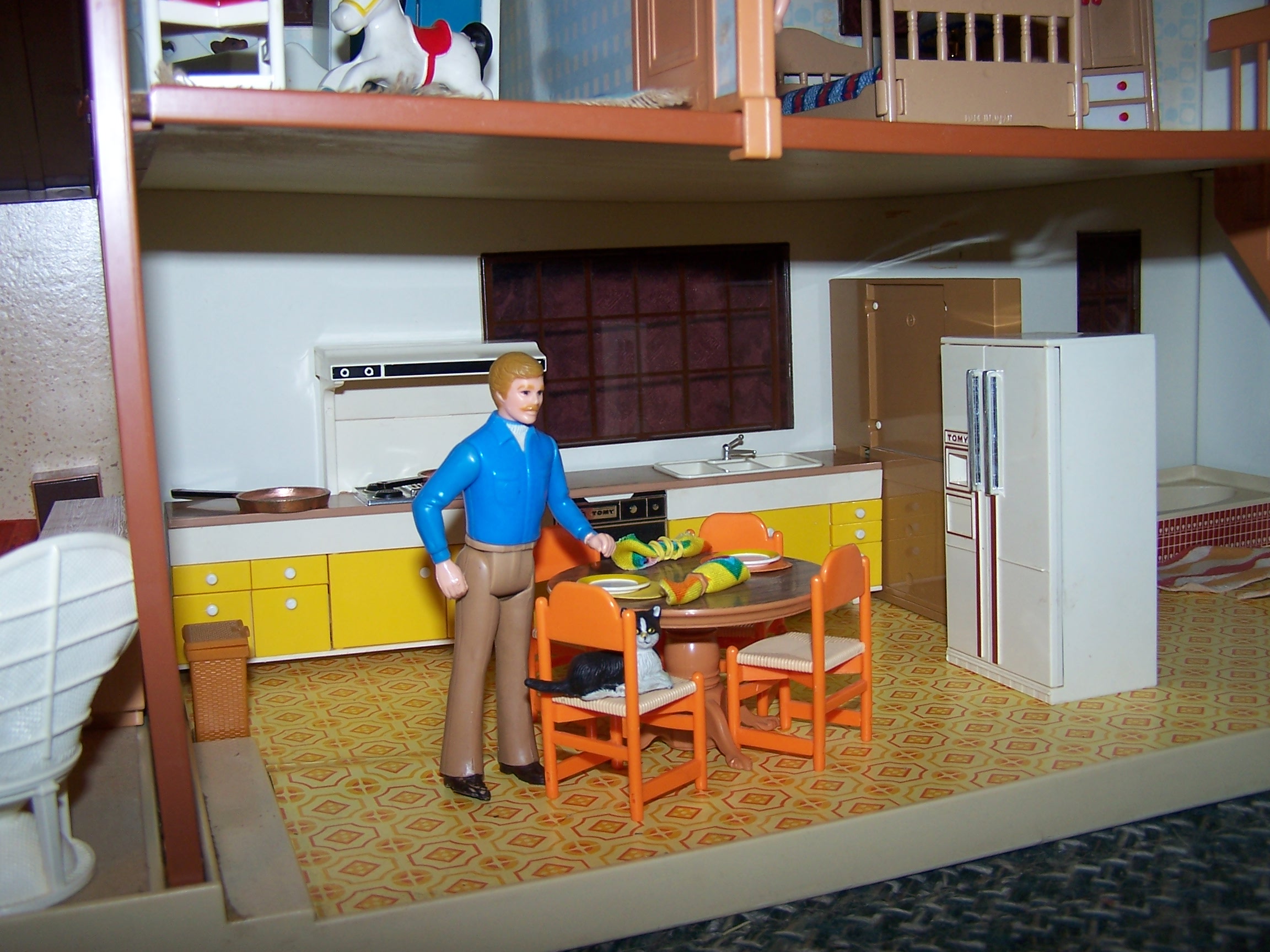 Image 10 of Dollhouse w Family, Furniture, Tomy