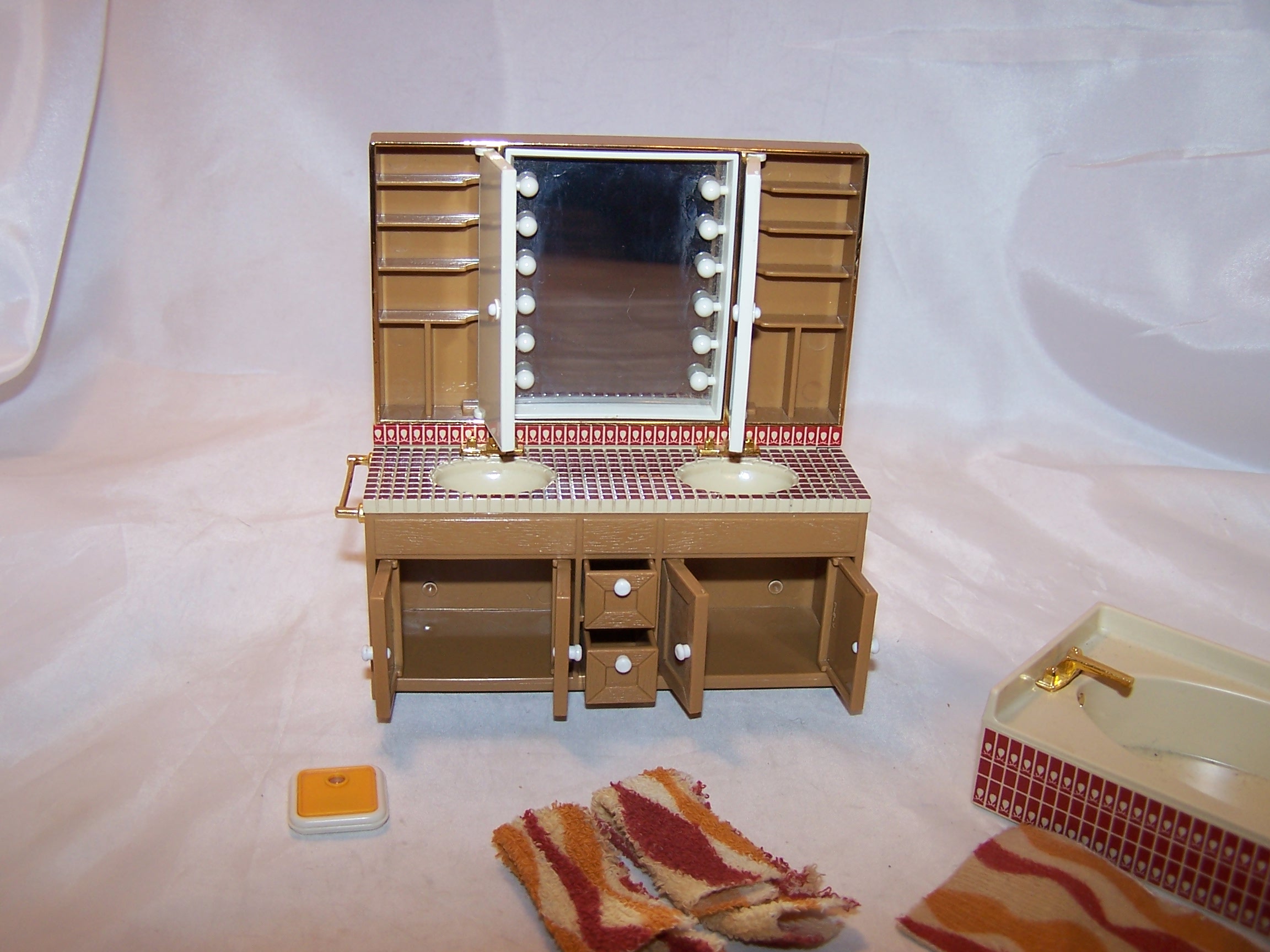 Image 29 of Dollhouse w Family, Furniture, Tomy
