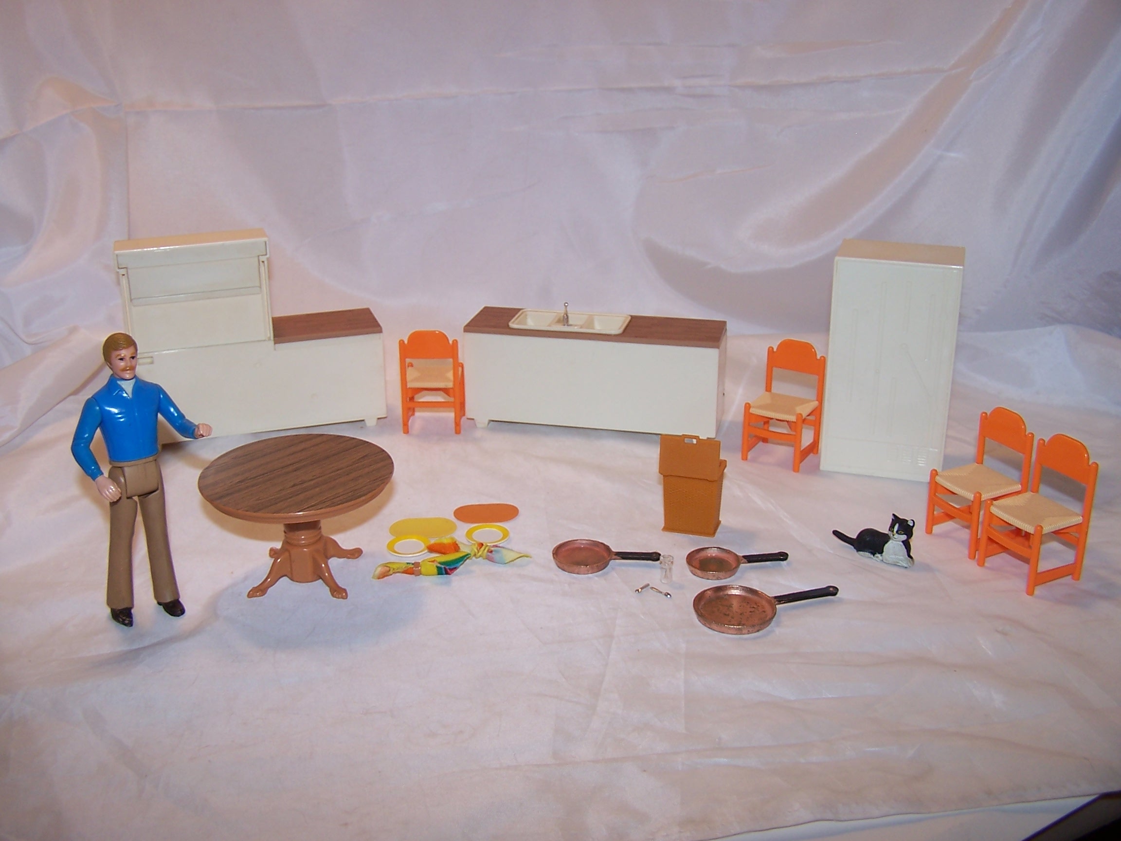 Image 42 of Dollhouse w Family, Furniture, Tomy