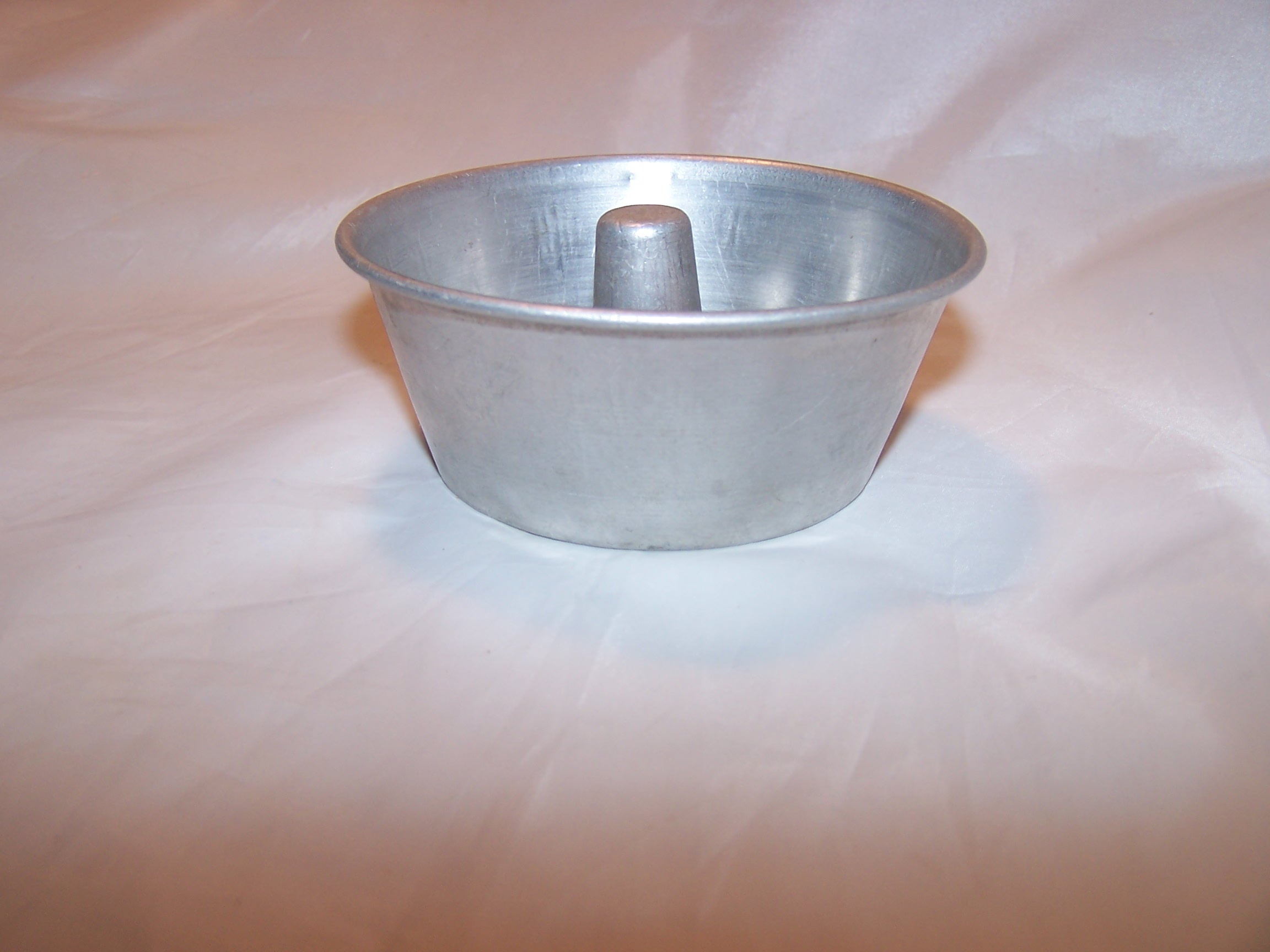 Toy Bundt Cake Pan, Childs Cookware, Aluminum