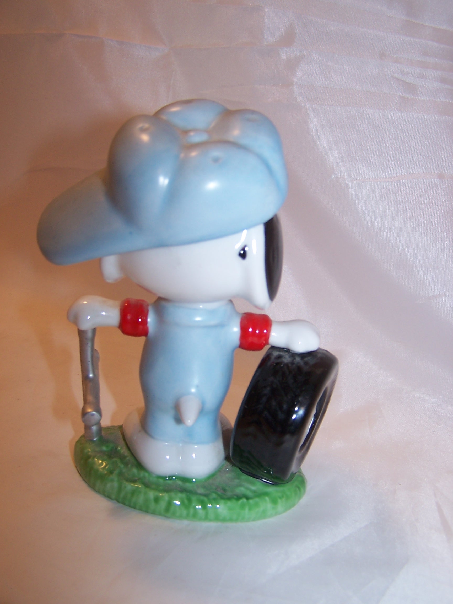Image 2 of Snoopy, Joe Cool, the Mechanic Figurine, Ceramic