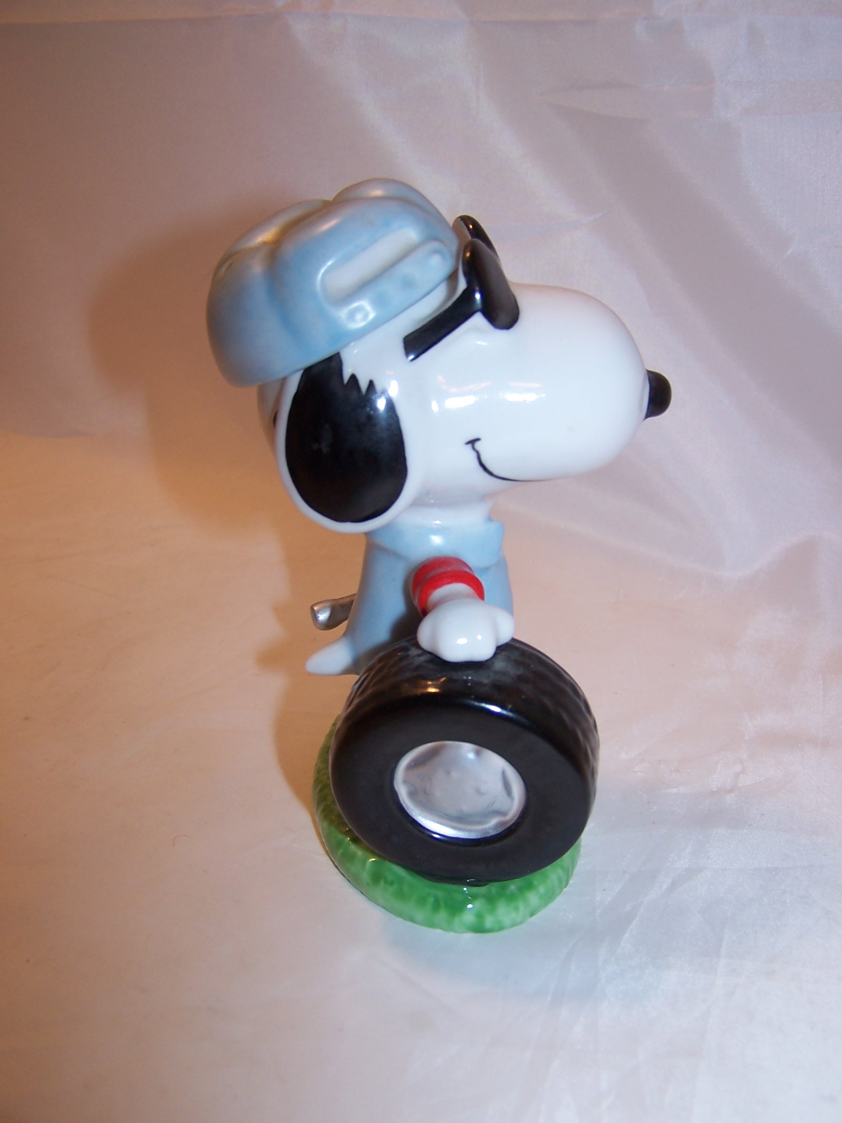 Image 3 of Snoopy, Joe Cool, the Mechanic Figurine, Ceramic