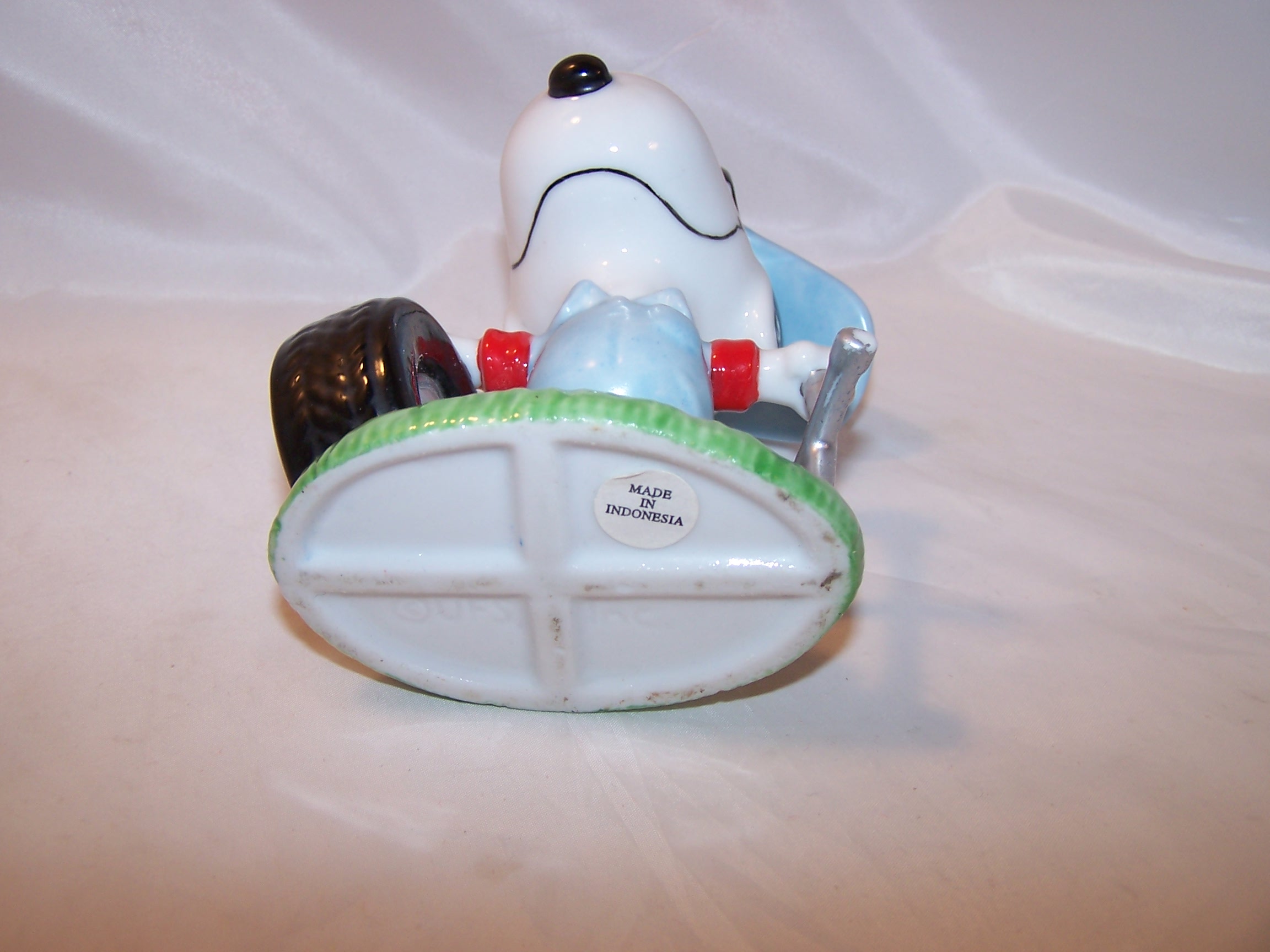 Image 4 of Snoopy, Joe Cool, the Mechanic Figurine, Ceramic