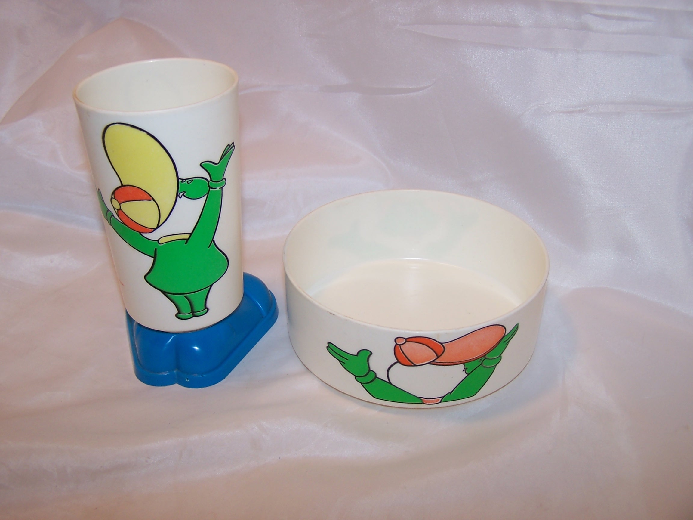 Image 2 of Kellogg Dig Em Cup and Bowl, Sugar Smacks, Plastic, 1980s