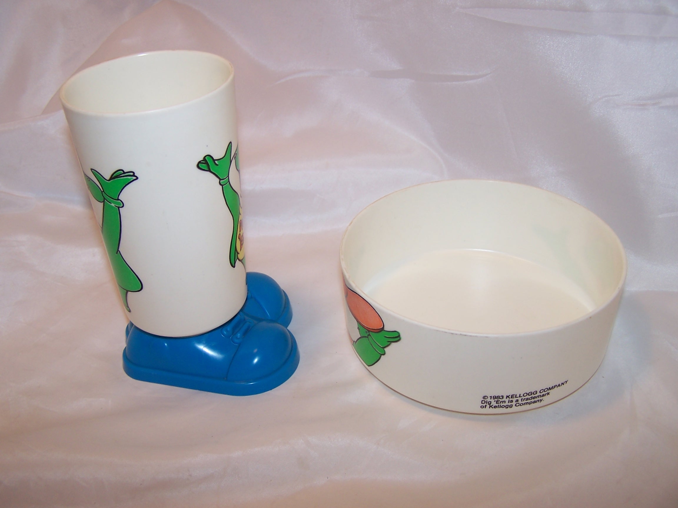 Image 4 of Kellogg Dig Em Cup and Bowl, Sugar Smacks, Plastic, 1980s