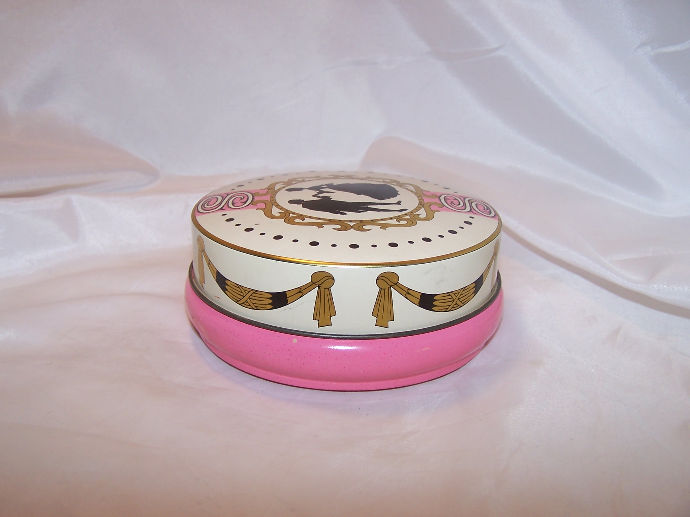 Image 4 of Rileys Toffee Lidded Tin, England