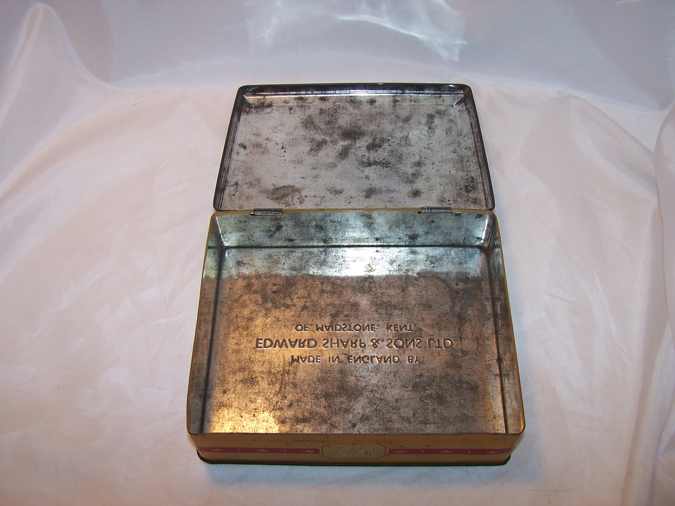 Image 4 of Queen Elizabeth Tin Hinged Box, Sharp and Sons, Vintage