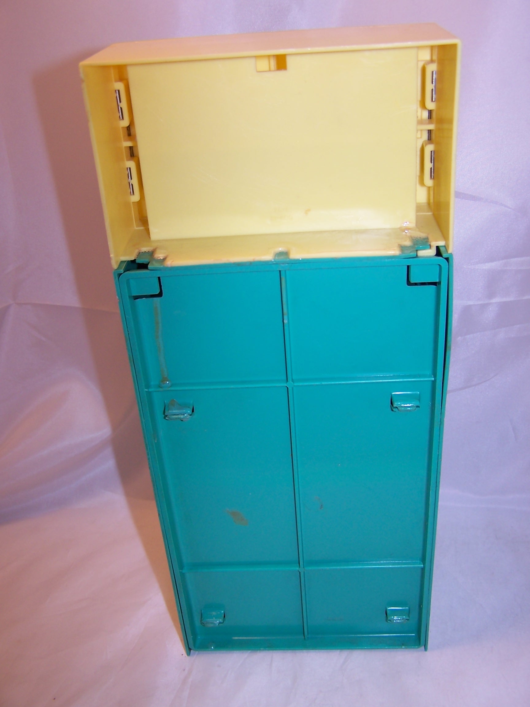 Image 9 of Deluxe Barbie Dream Kitchen, Refrigerator, Table and Chairs