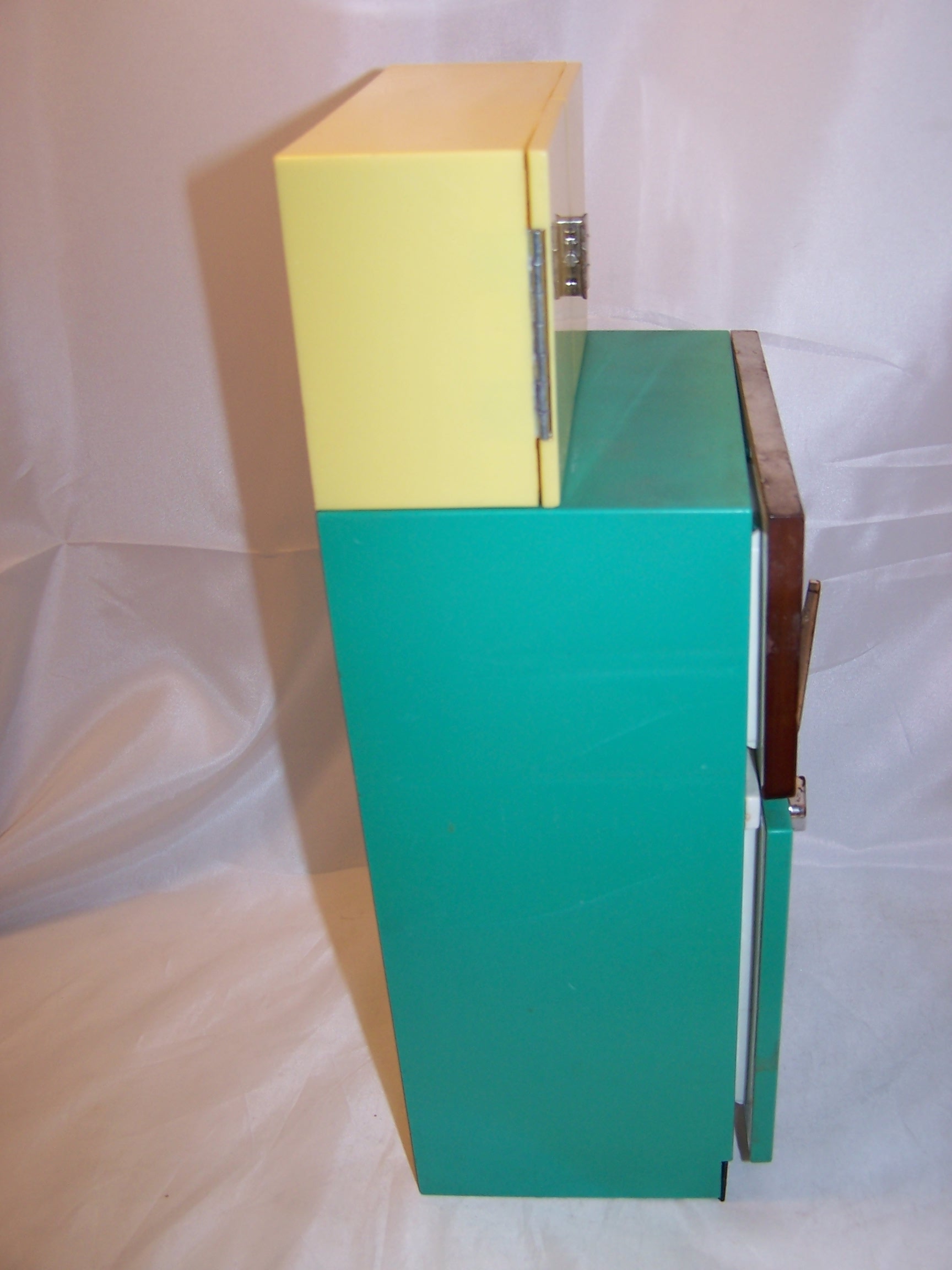 Image 10 of Deluxe Barbie Dream Kitchen, Refrigerator, Table and Chairs