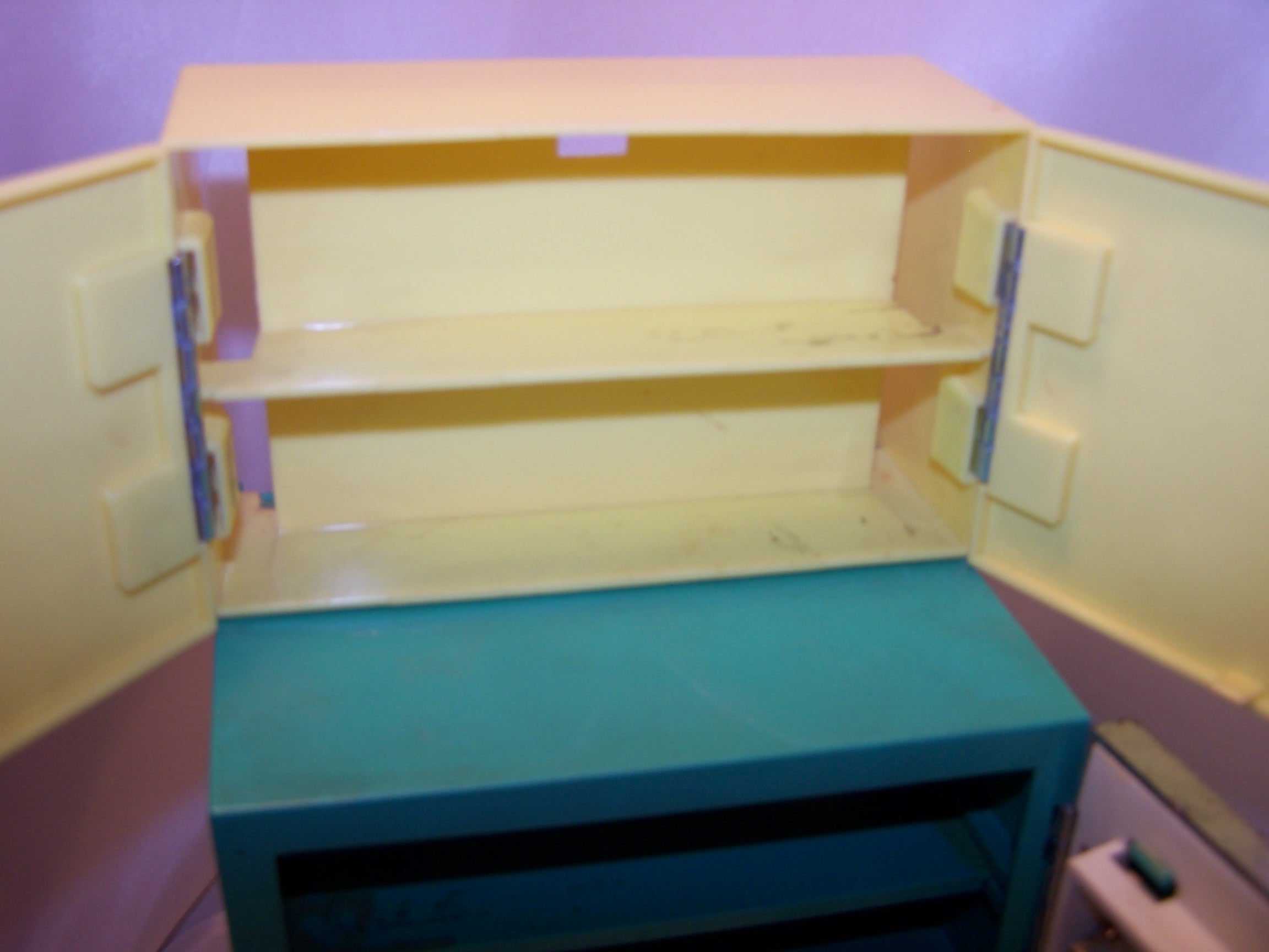 Image 14 of Deluxe Barbie Dream Kitchen, Refrigerator, Table and Chairs