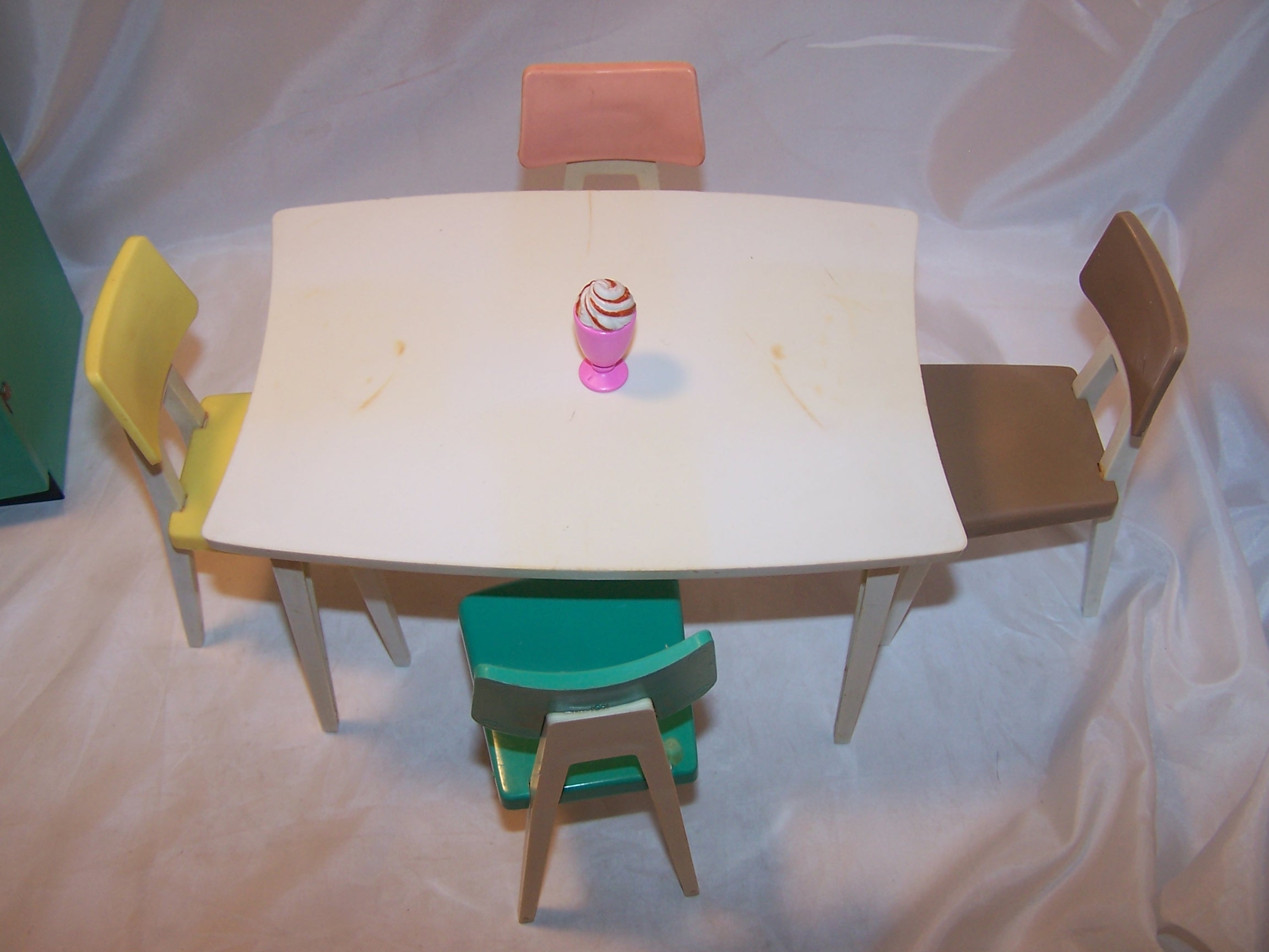 Image 6 of Deluxe Barbie Dream Kitchen, Refrigerator, Table and Chairs
