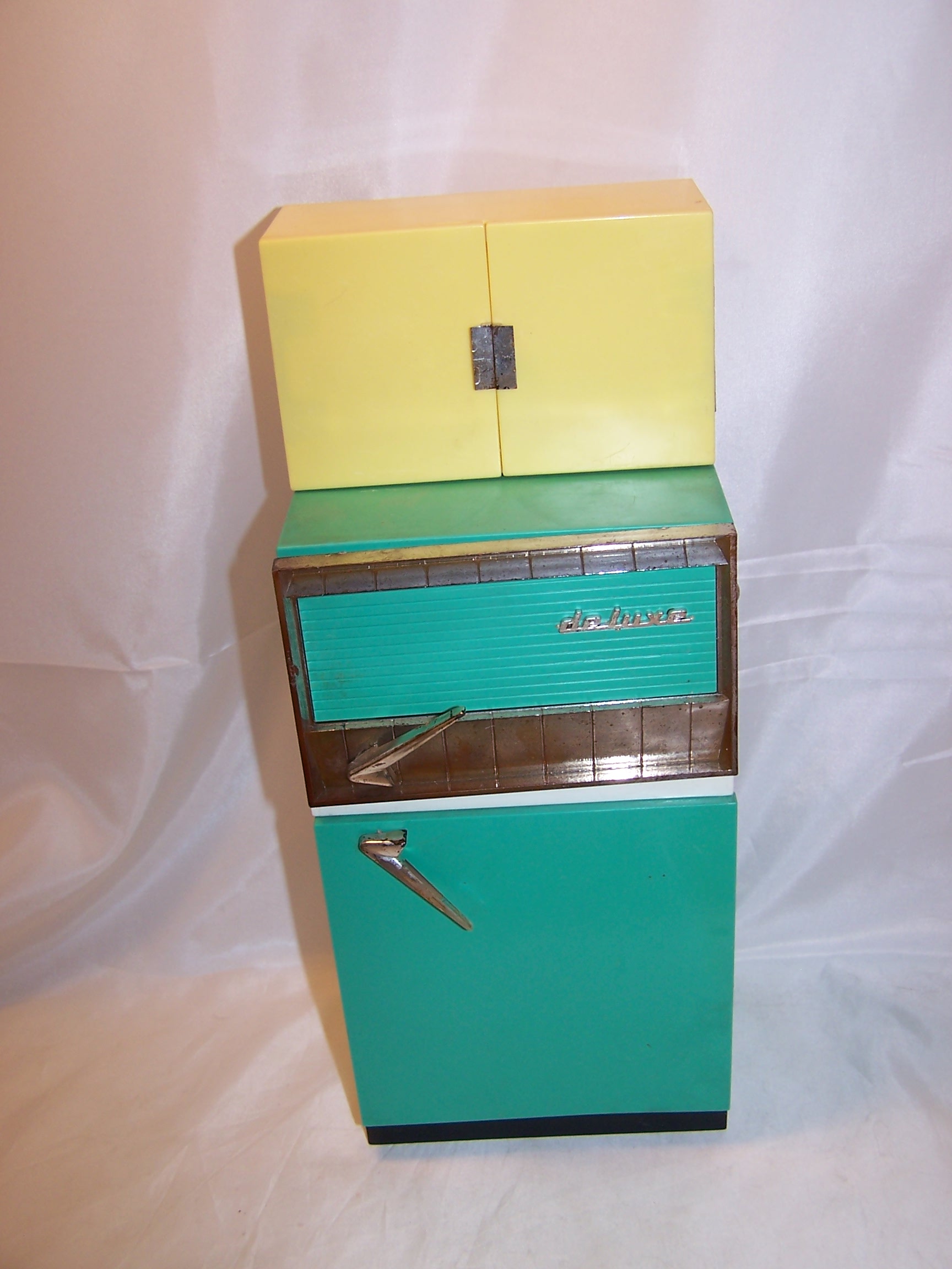 Image 7 of Deluxe Barbie Dream Kitchen, Refrigerator, Table and Chairs