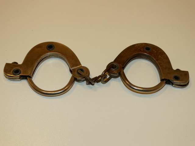 Toy Keyless Latch Handcuffs
