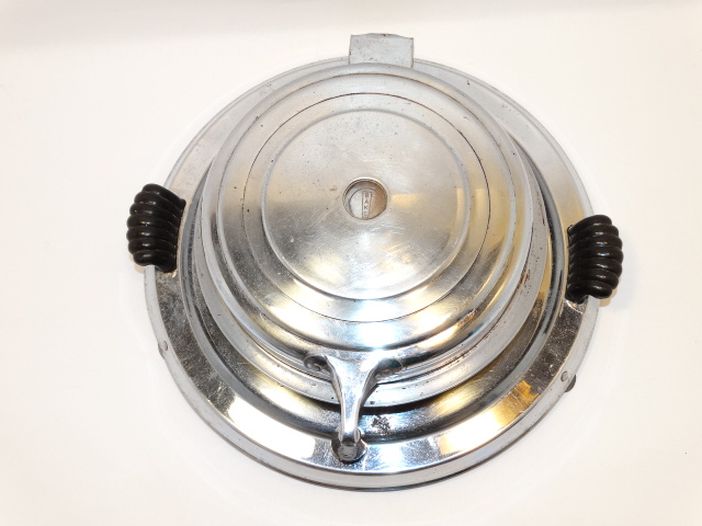 Image 1 of Waffle Iron Art Deco Manning-Bowman and Co. 1935