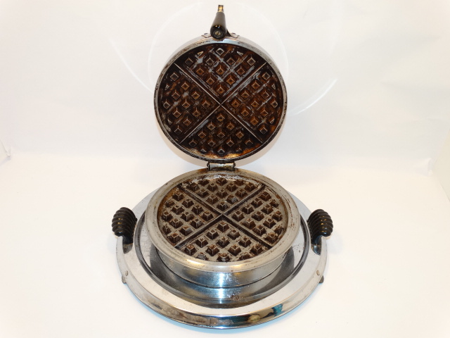 Vintage Chrome Art Deco Electric Waffle Maker Iron Griddle 