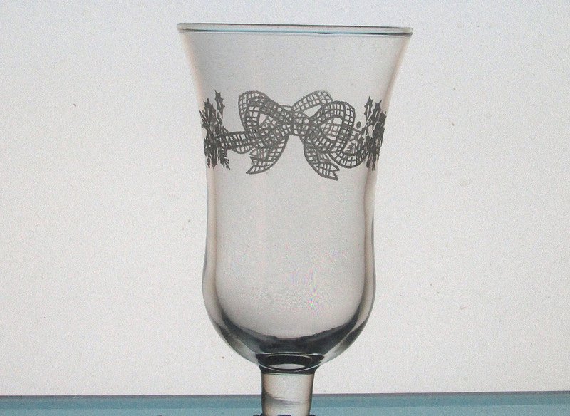 Home Interiors Peg Votive Candle Holder Embossed Bows and Holly