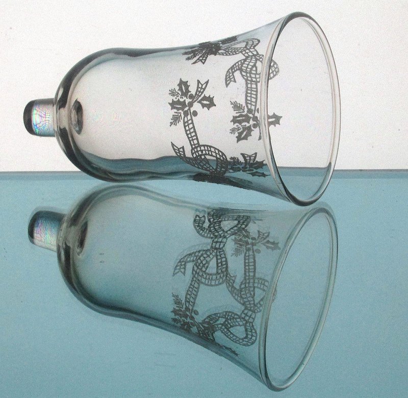 Home Interiors Peg Votive Candle Holder Embossed Bows and Holly
