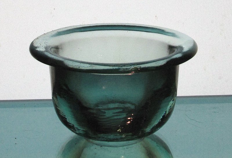 Hanging Candle Holder 4.25 x 2.5 Coke Glass Heavyweight
Pale Green
For 3 3/8 - 3.5 inch ring