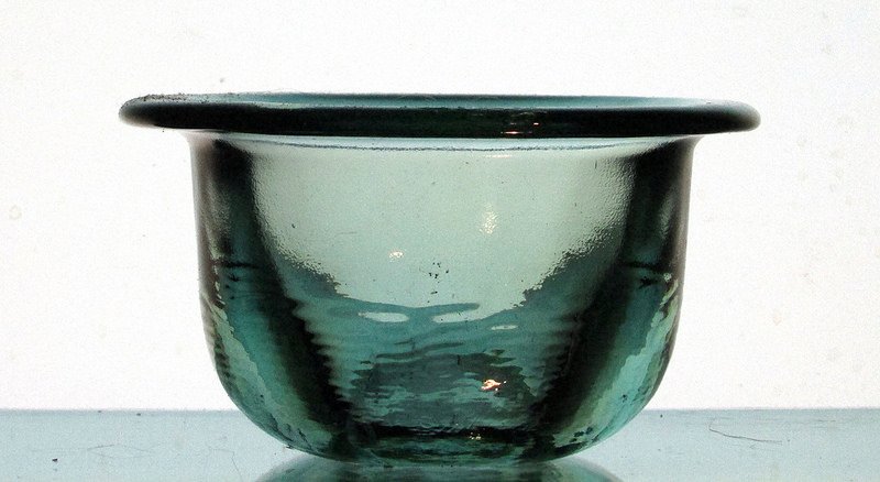 Hanging Candle Holder 4.25 x 2.5 Coke Glass Heavyweight
Pale Green
For 3 3/8 - 3.5 inch ring