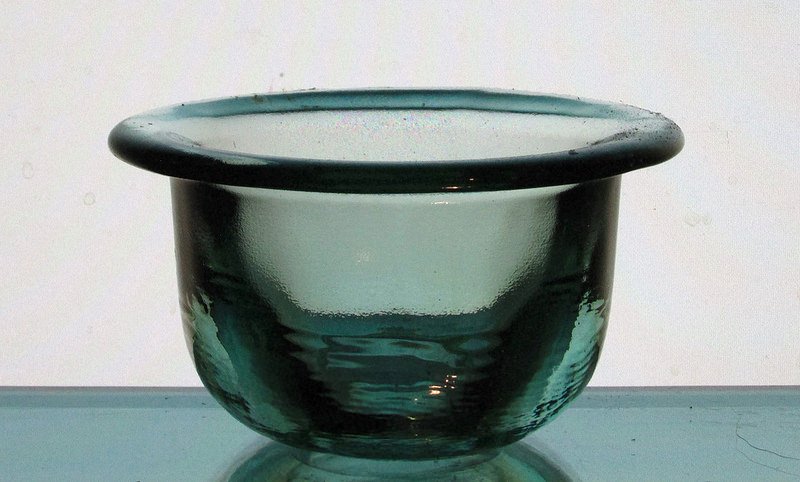 Hanging Candle Holder 4.25 x 2.5 Coke Glass Heavyweight
Pale Green
For 3 3/8 - 3.5 inch ring