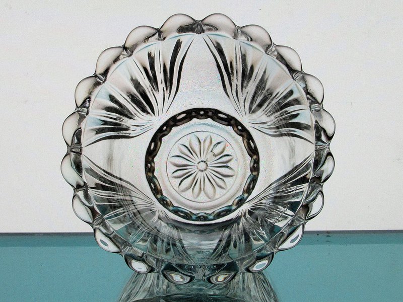 Hanging Candle Holder Scalloped Rim 4.25 x 2.75 HCH052