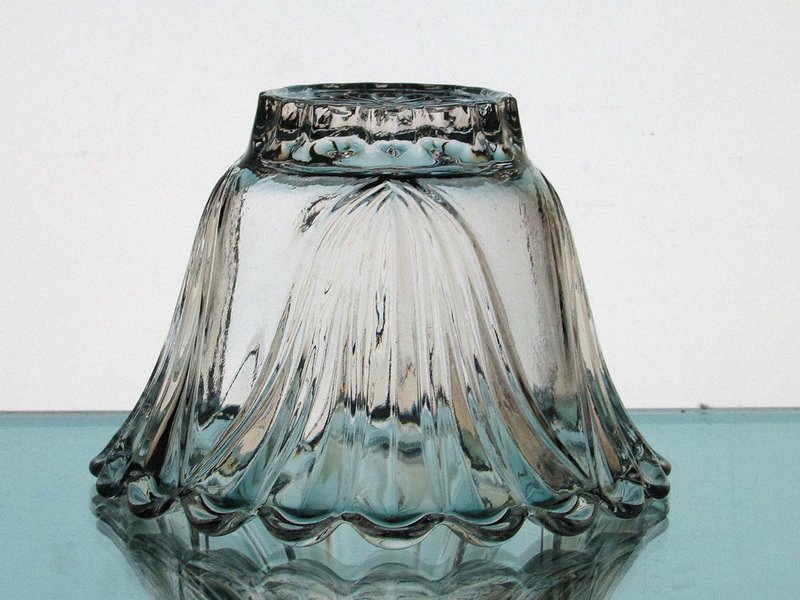 Hanging Candle Holder Scalloped Rim 4.25 x 2.75 HCH052