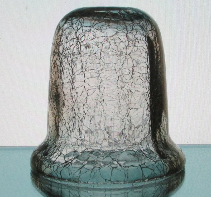 Hanging Candle Holder Crackle Glass 4.25 x 4.25 HCH114
shows imperfection
