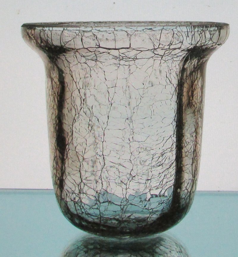 Hanging Candle Holder Crackle Glass 4.25 x 4.25 HCH114
shows imperfection