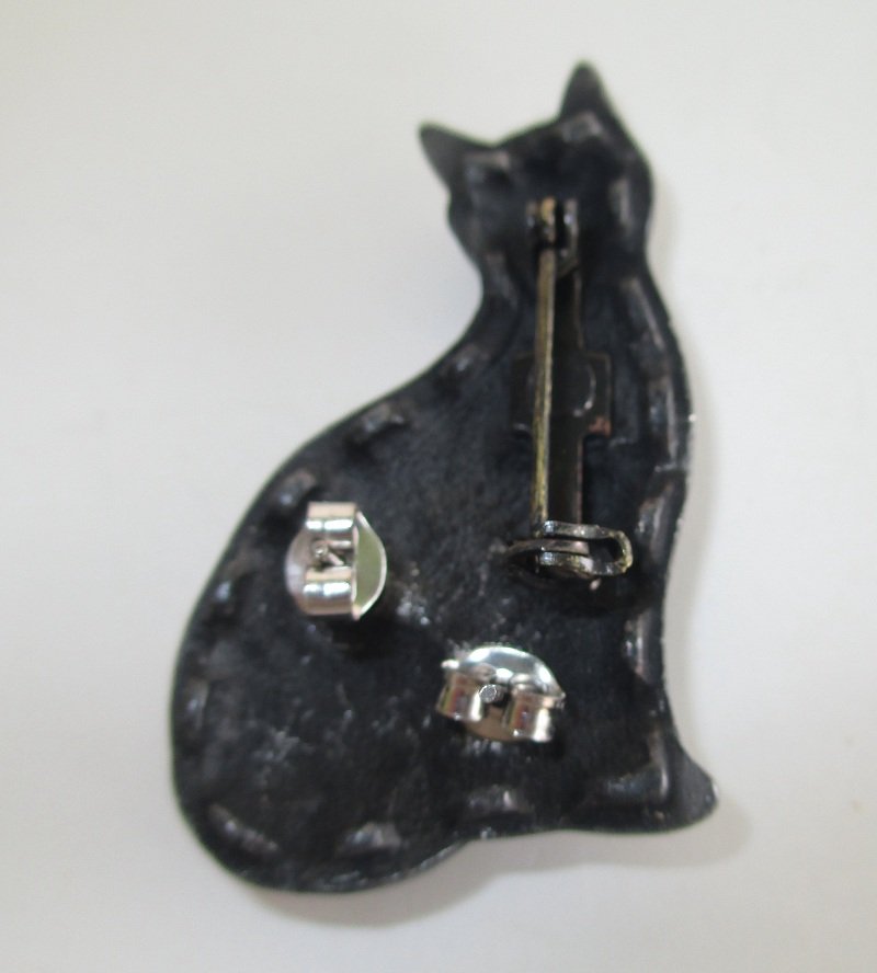 Consisting of brooch, pierced earrings, necklace with pendant, and trinket box. Torino