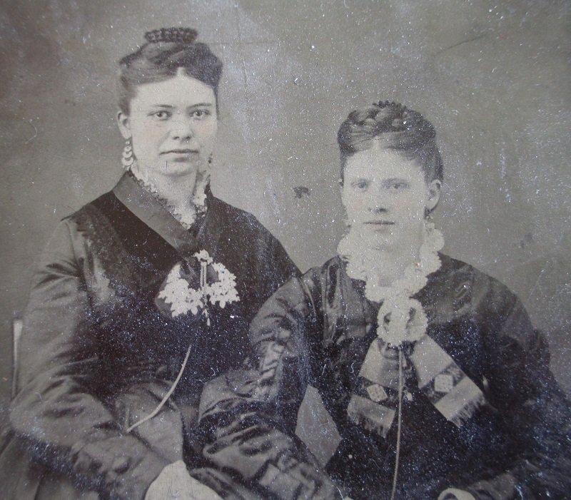 2 photos, one cabinet photo and one tintype of 3 women named Cowles. Related names of Goy Samuels Bickel. No location mentioned. Mid to late 1800s time frame.