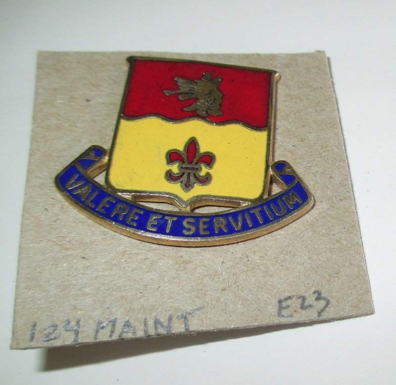 124th U.S. Army Maintenance Battalion insignia metal pin. Valere Et Servitium. E23. Worn on uniforms and caps. Excellent condition. Estate find. 