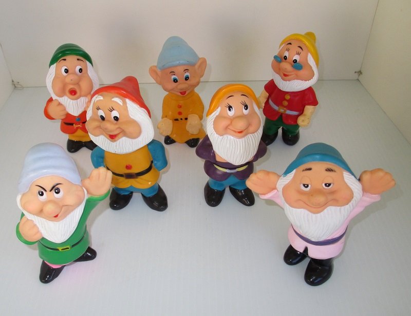 snow white and the seven dwarfs figures