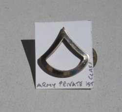 1 Private 1st First Class Rank Insignia Pin U.S. Army