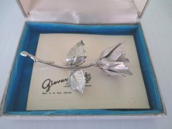 '.Giovanni Christmas Rose Brooch.'