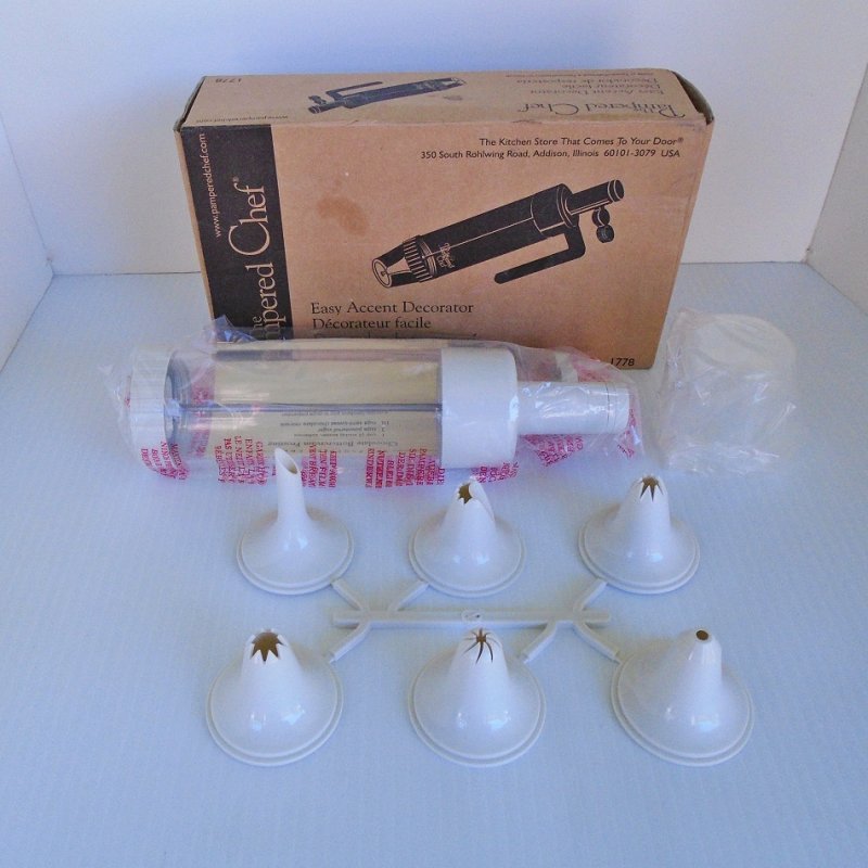 Pampered Chef decorator kit for cakes, cookies, pastries, deviled eggs, etc. Used with frostings, whipped cream, other soft mixtures. New, never used