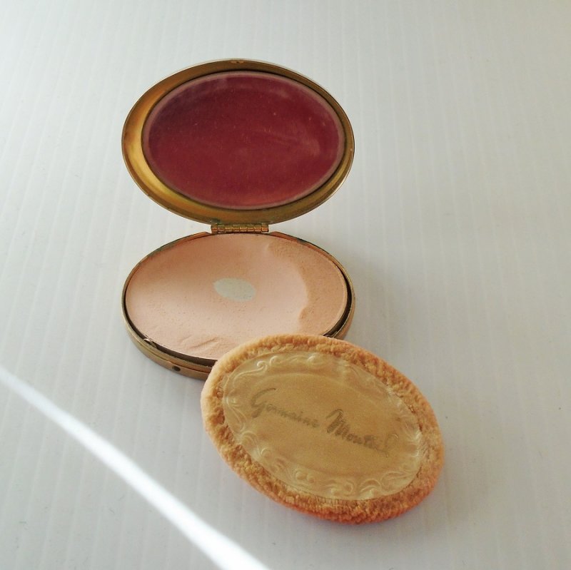 Germaine Monteil compact with mirror, puff, and powder. Vintage, possibly from the 1940s. Excellent, almost like new condition. Estate purchase.