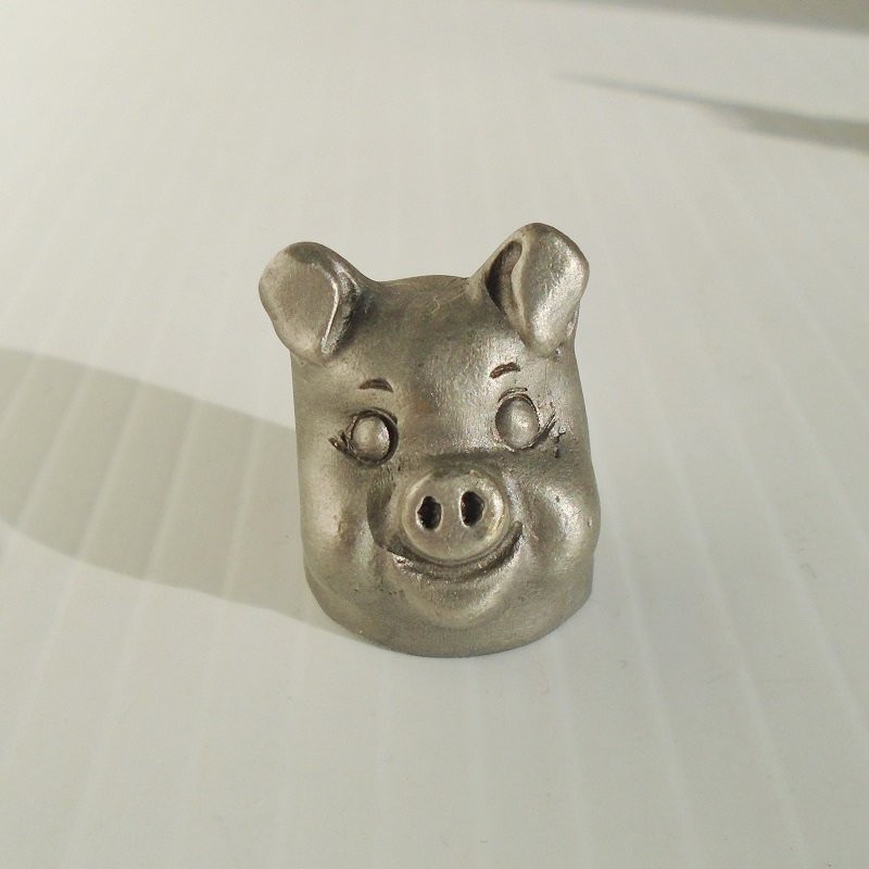 Souvenir pewter thimble featuring a pig head with a big smile. Signed Spoontiques and dated 1980. Estate purchase. 