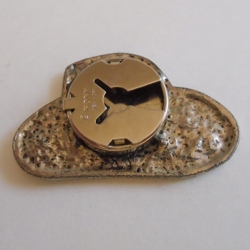 Silvertone Cowboy Hat Button Cover marked 'NONY New York'. Fits most standard sized buttons. Classy looking. Estate find.