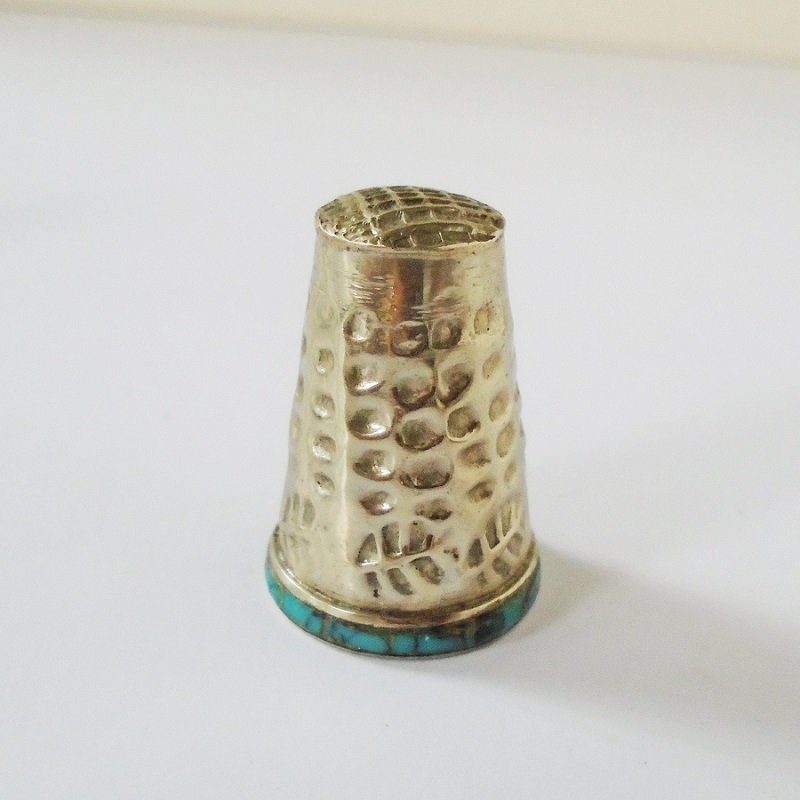 Souvenir thimble, hand made from Mexico Silver, lined with turquoise chips. Estimated to be 1940s to 1950s. Estate find.