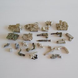 Games Workshop Warhammer, 23 various metal weapons unpainted