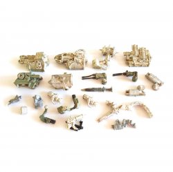 Games Workshop Warhammer, 23 various metal weapons unpainted