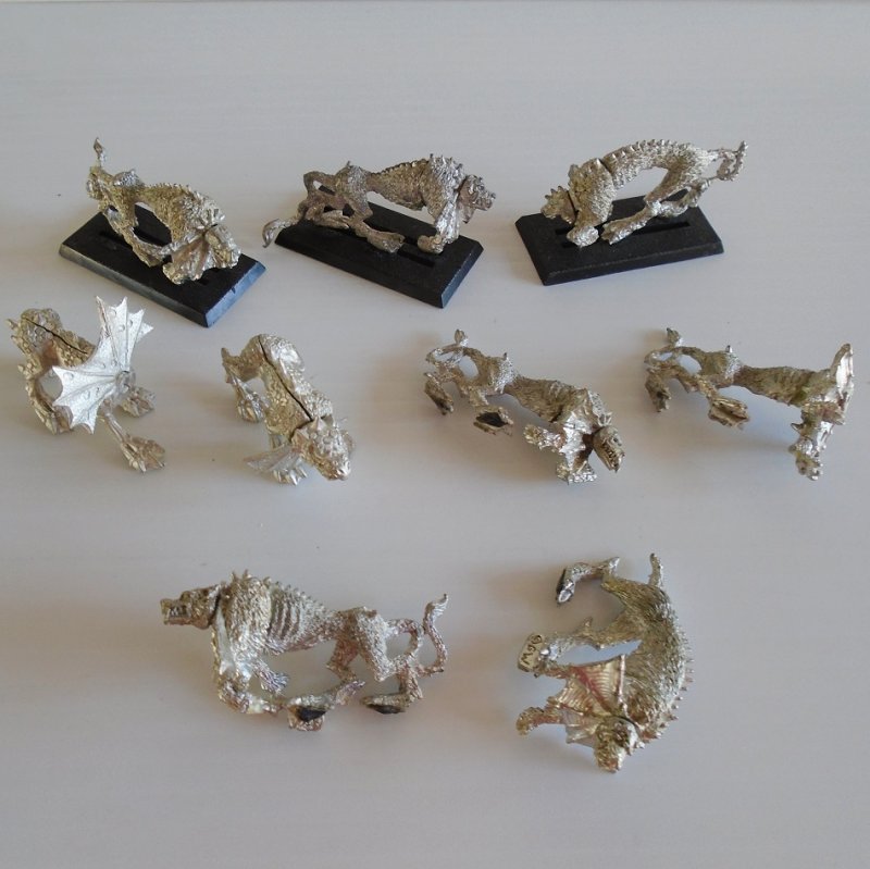 Games Workshop Warhammer. 9 pieces Flesh Hounds of Khorne Hell Dogs. Unpainted metal. 