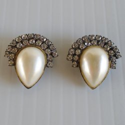 BLUETTE Pearl and Rhinestone Shoe Clips, Made 1940s France