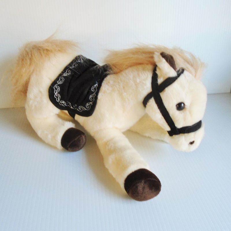 Legendary Wells Fargo horse pony El Toro. Tag dated 2014. From the officially licensed Wells Fargo pony collection.