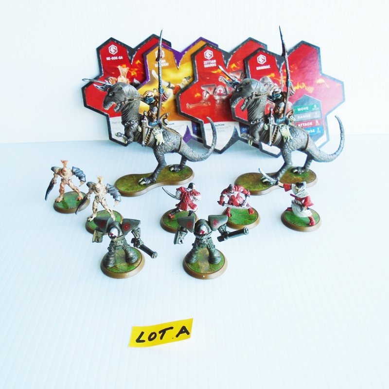 Heroscape fighter figurines. 9 pieces with character cards. Grimnak, Ne Gok Sa, Zettian Guards, Izumi Samurai. Hasbro 2004