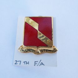 27th U.S Army Field Artillery DUI Pin Conjuncti Stamus Motto