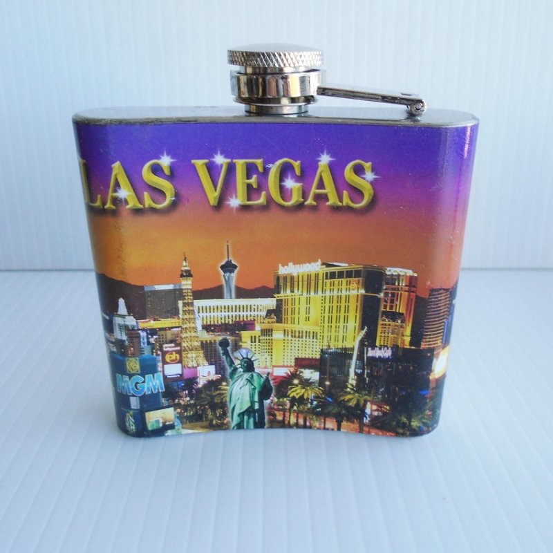 Welcome to Fabulous Las Vegas flask. Features the famous Vegas sign. Pocket or purse size. 5 oz. Never opened or used. Estate purchase.