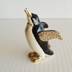 Macaroni Penguin Trinket Box. Objet d’Art 375